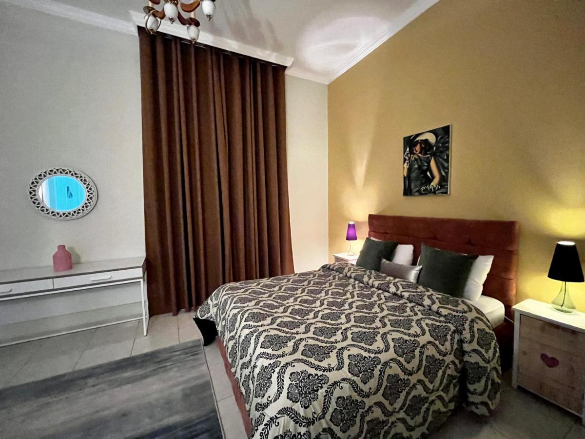 فيلة Independent Spacious 3 Bedroom *